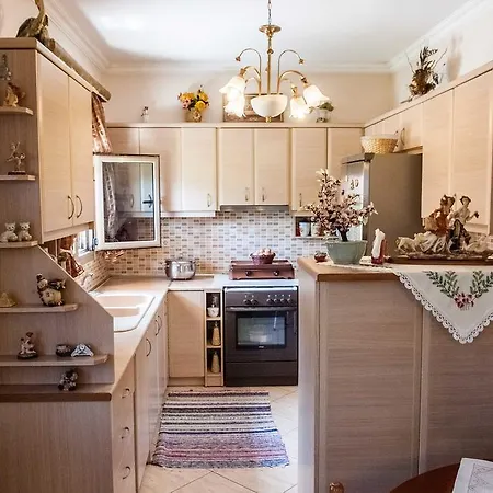 Flamiatos Garden Apartment