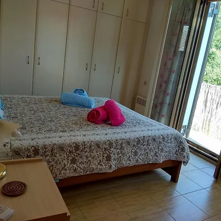 Flamiatos Garden Apartment